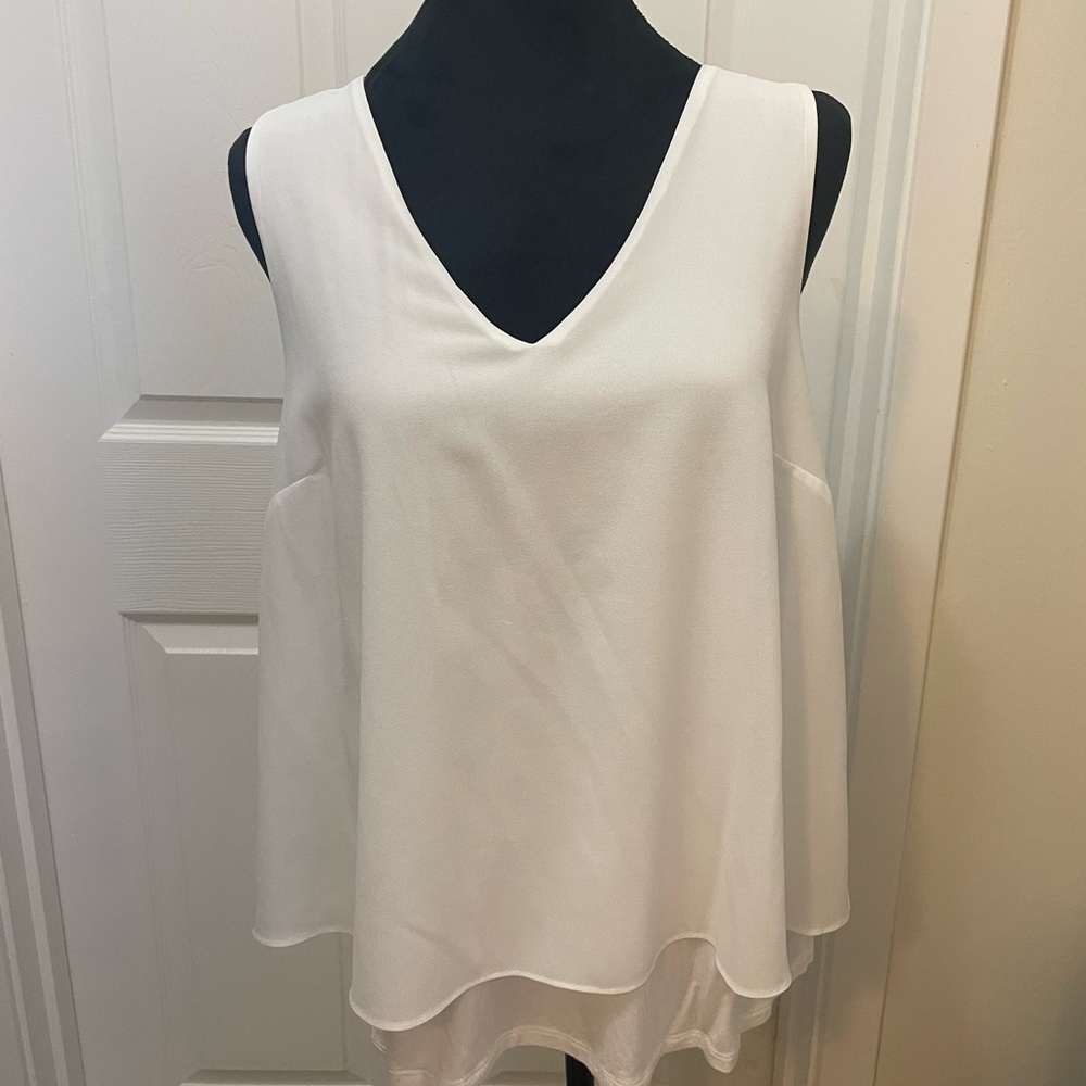White lined top